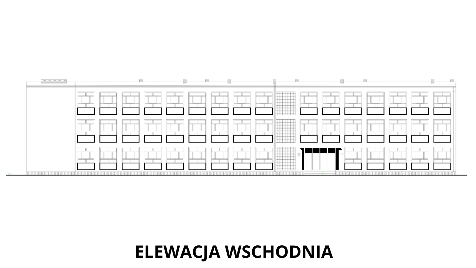 Elewacja wschodnia — Widok od strony boiska z pełnym rytmem okien sal lekcyjnych na trzech kondygnacjach i przeszklonym łącznikiem oraz wejściem pośrodku.